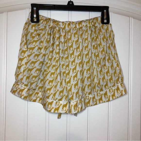 Isaac Mizrahi Yellow & White Giraffe Short Sleeve & Shorts Pajama Set Size Small - Picture 10 of 16